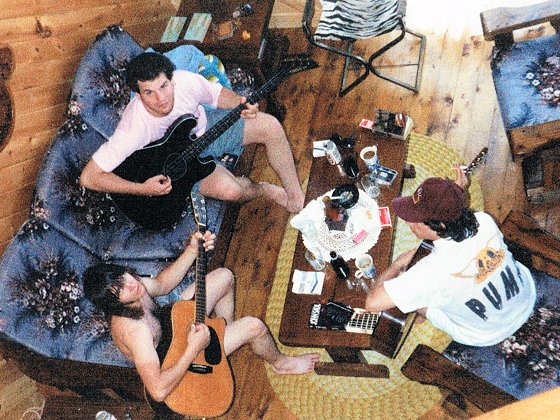 Acoustic jam on Cannon Ball Island